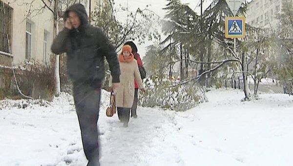 Снежный циклон лишил жителей Магадана электричества и Интернета