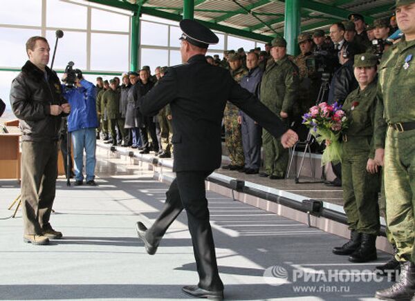 Президент РФ Дмитрий Медведев в Челябинской области на военных учениях