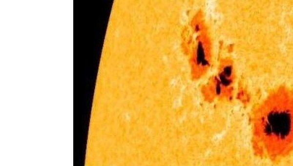 Активная область 1302 на Солнце, которая стала источником двух мощных вспышек - класса X1.4 22 сентября и X1.9 24 сентября