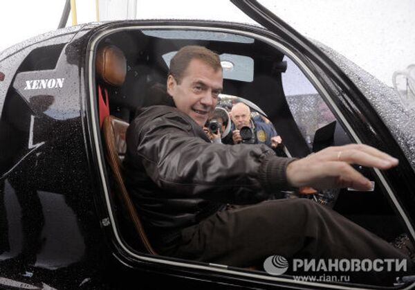Президент РФ Дмитрий Медведев в Челябинской области на военных учениях