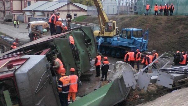 Электровоз сошел с рельсов в московском депо