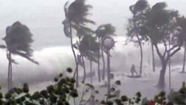 Тайфун Нисат принес ливни и трехметровые волны, которые затопили столицу Филиппин