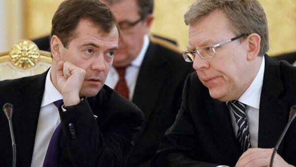 Медведев и Кудрин: несколько лет противоречий