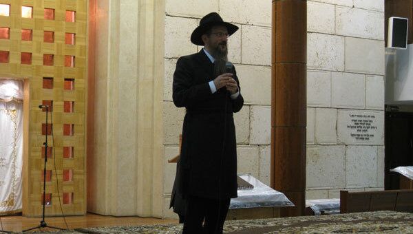 Главный равин на празднике Рош Ашана в Московском еврейском общинном центре