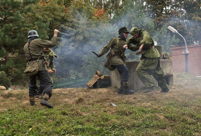 Во дворе музея «Смоленщина в годы Великой Отечественной войн