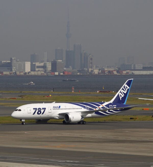 Boeing-787 Dreamliner японской авиакомпании ANA приземлился в аэропорту Ханэда в Токио 