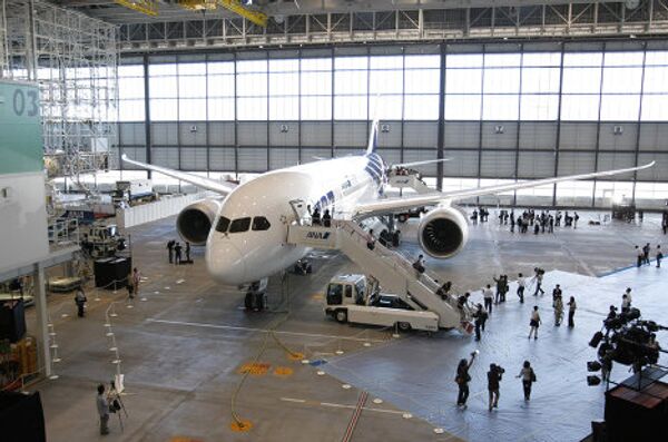 Boeing-787 Dreamliner японской авиакомпании ANA приземлился в аэропорту Ханэда в Токио