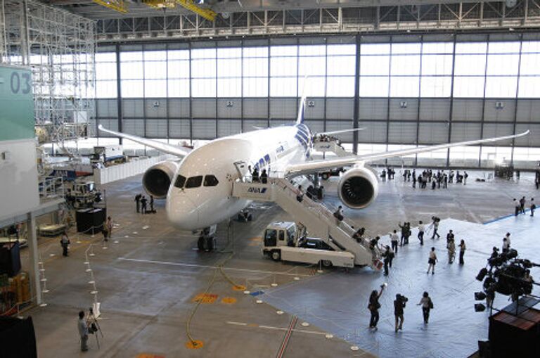 Boeing-787 Dreamliner японской авиакомпании ANA приземлился в аэропорту Ханэда в Токио