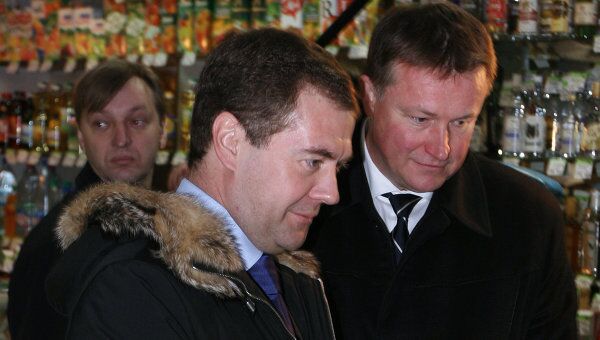 Д.Медведев посетил тульский продуктовый магазин