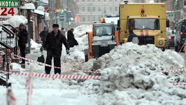 Последствия сильных снегопадов в Санкт-Петербурге. Архив