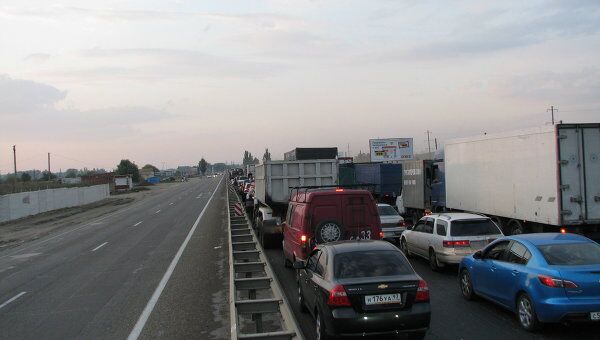Пробка образовалась 24 сентября на трассе М4 при въезде в Краснодар
