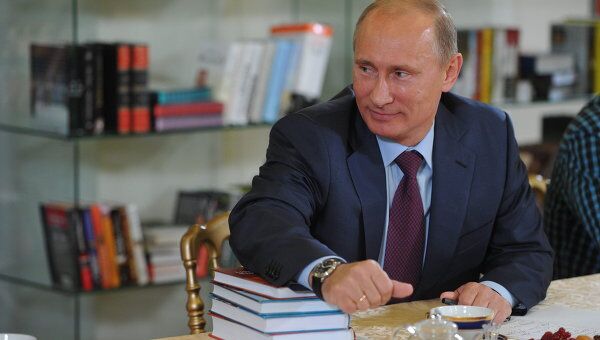 Премьер-министр РФ В.Путин провел встречу с писателями и представителями Российского книжного союза