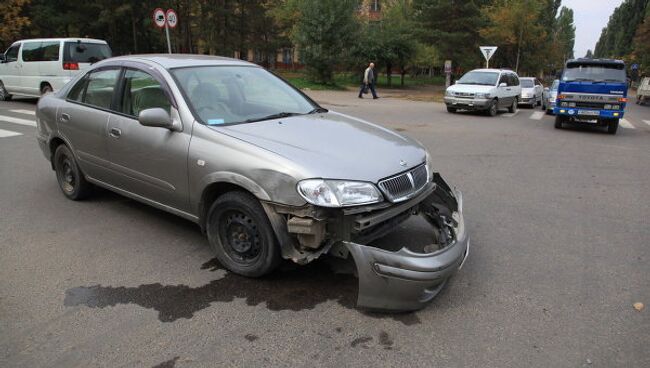 Nissan Bluebird Cylphy лишился бампера в Арсеньеве