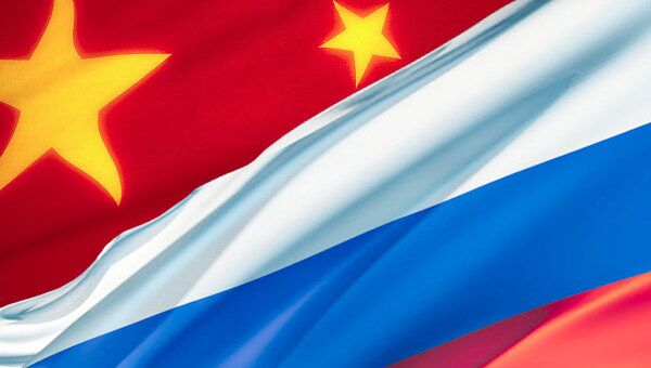 Флаги Китай, Россия. Коллаж РИА Новости