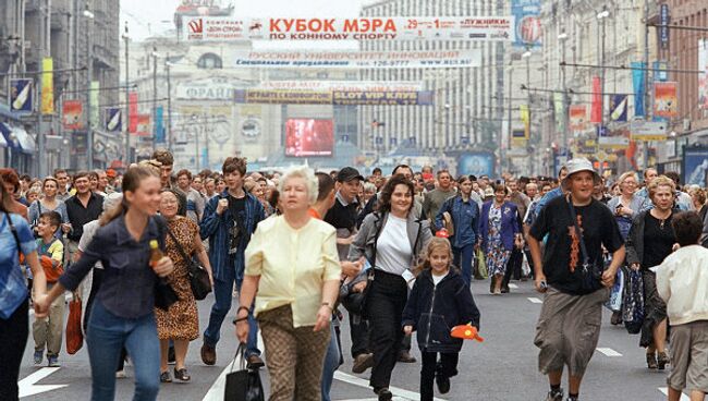 Москвичи на Тверской улице. Архив