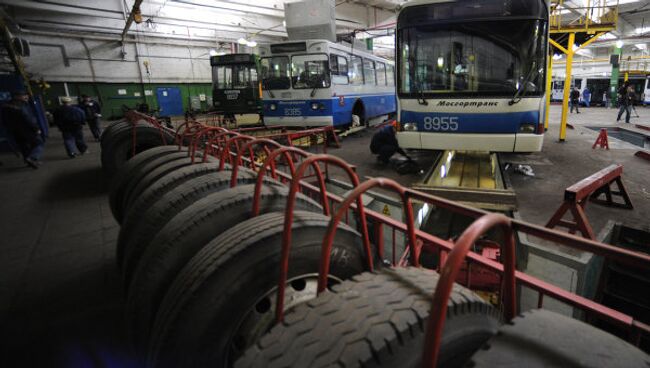 Подготовка подвижного состава ГУП Мосгортранс к осенне-зимнему периоду. Архивное фото