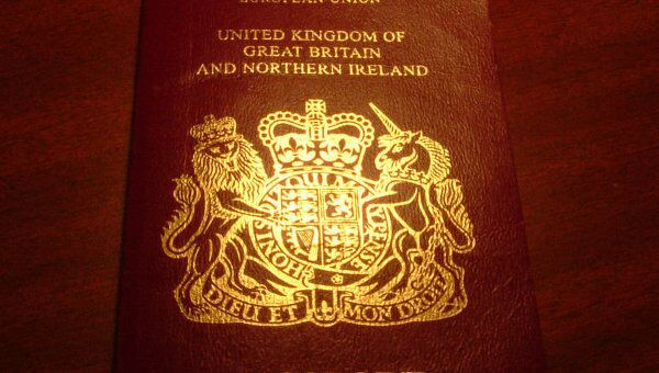 Паспорт британского подданного, архивное фото