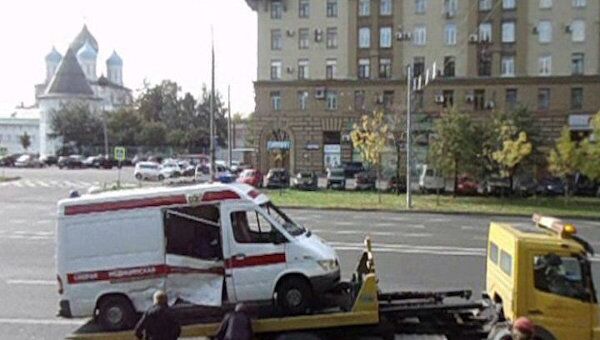 Московская Скорая перевернулась из-за столкновения с иномарками
