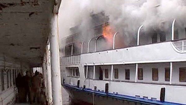 Пожар на теплоходе в Перми тушили около  140 человек 