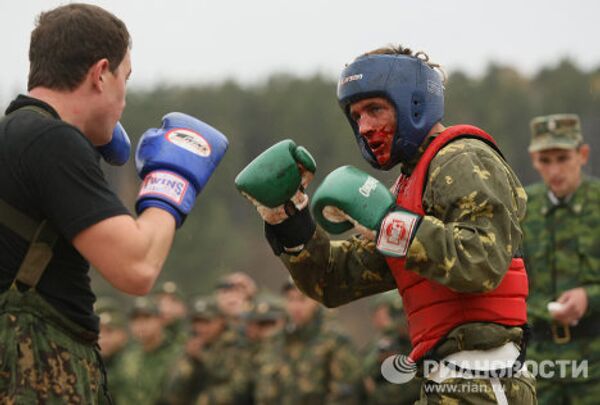 Испытания бойцов спецназа на право ношения крапового берета в Новосибирске