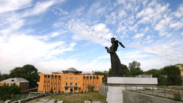 Памятник бурятской матери-героине в Улан-Удэ. Архив