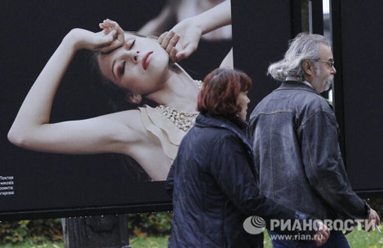 Выставка фотографий звезд балета на Тверском бульваре в Москве