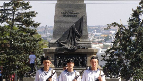 В Севастополе у Мемориальной стены в честь героической оборо