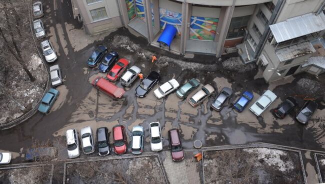 Припаркованные автомобили. Архив