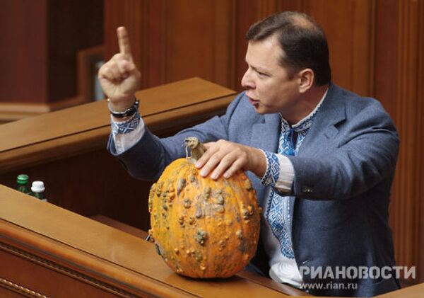 Народный депутат Украины Олег Ляшко выступает на заседании Верховной рады Народный депутат Украины Олег Ляшко выступает на заседании Верховной рады
