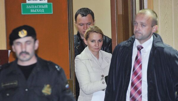 Суд арестовал следователя Нелли Дмитриеву, обвиняемую в вымогательстве