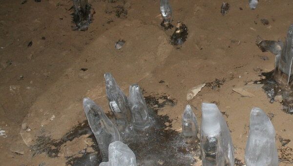 Фото некого следа в Азасской пещере (Кузбасс), который возможно оставил йети