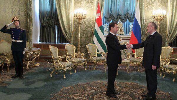 Президент РФ Д.Медведев принял в Кремле президента Абхазии А.Анкваба