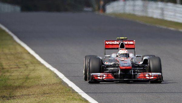 Пилот Макларена Баттон стал лучшим в первой практике Гран-при Японии
