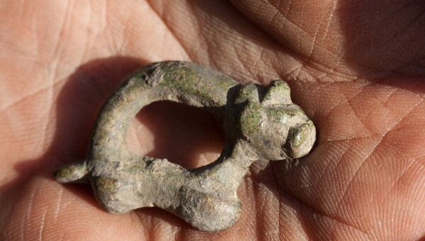 Глиняная трубка, древний браслет и другие находки курских археологов