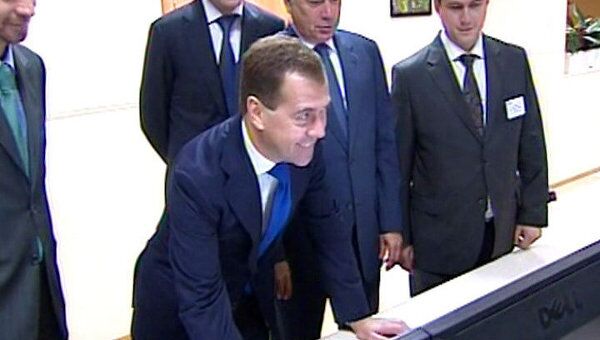 Дмитрий Медведев кликом мышки запустил ТЭЦ 