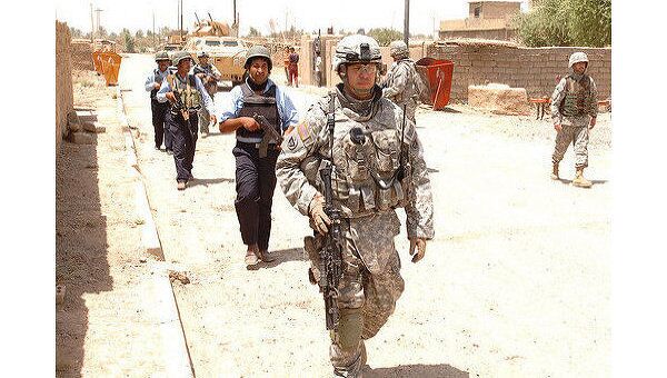 Иракская полиция и американские военные 