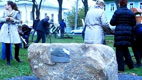 Дубовую аллею высадили в Вологде в память о детях, погибших в ДТП