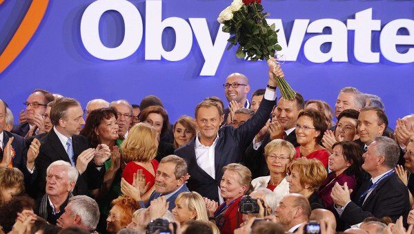 Партия премьера Польши лидирует на выборах после подсчета 35% голосов