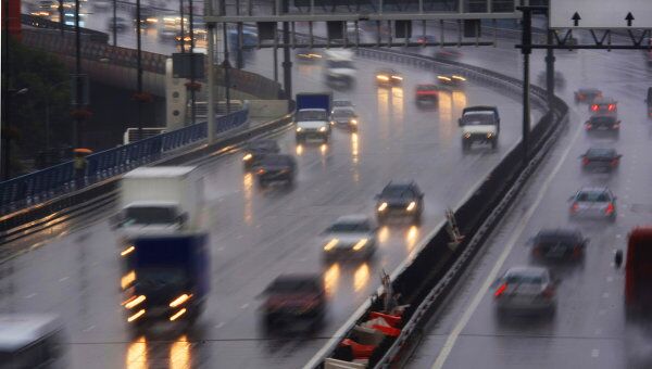 Дождь в понедельник не создал проблем на дорогах Москвы