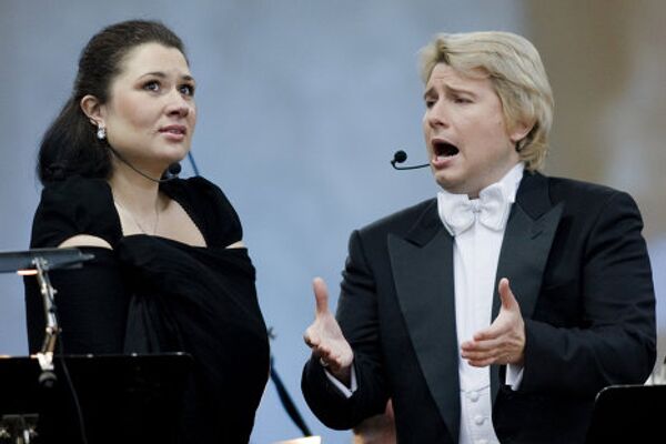 Анна Викторова и Николай Басков во время совместного выступления с Российским национальным оркестром