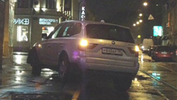 BMW X3 влетел в припаркованный Lexus в центре Москвы 