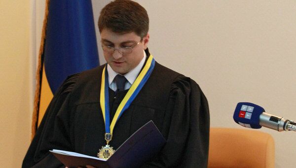 Судья Родион Киреев оглашает приговор Юлии Тимошенко в Печерском районном суде Киева. Архивное фото