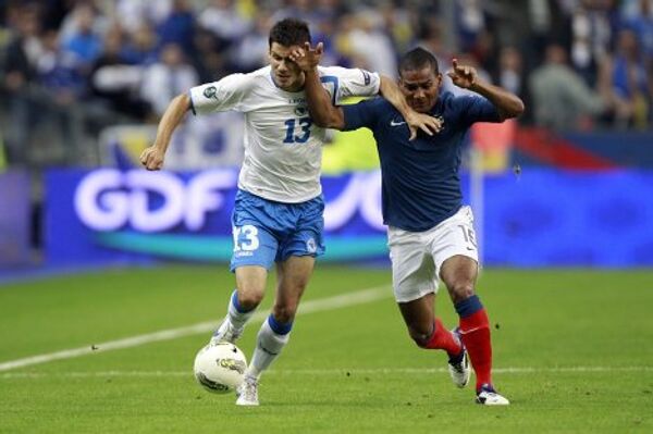 Игровой момент матча Франция - Босня и Герцеговина