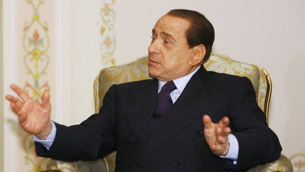 Несмотря на скандалы, Берлускони считает себя культурным и элегантным