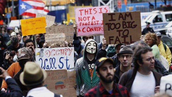 Уборщики и охранники вышли на демонстрацию протеста в Нью-Йорке