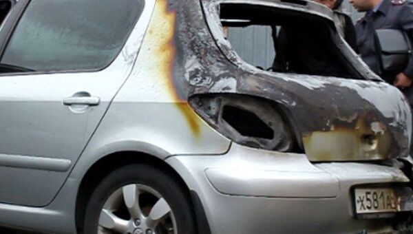 Два автомобиля сгорели ночью на юге Москвы