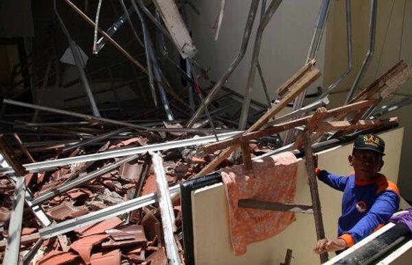 Последствия землетрясения в городе Кута на острове Бали в Индонезии 