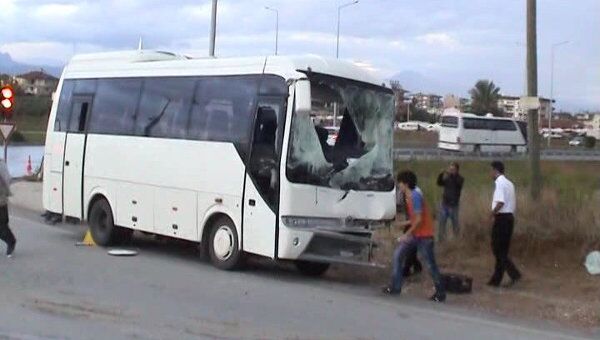 Видеокадр ДТП в турецком городе Анталья, где пострадали российские туристы 