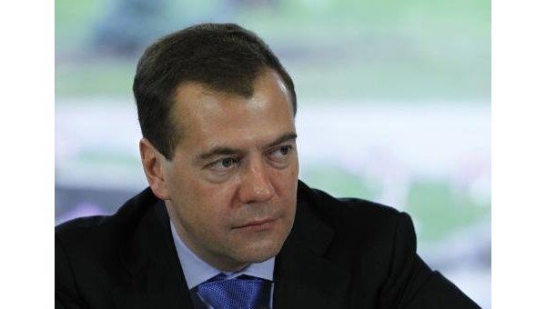 Медведев после жалобы фермера поручил встряхнуть страховщиков   