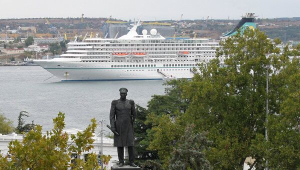 14 октября 2011г в Севастополь зашел самый большой лайнер се